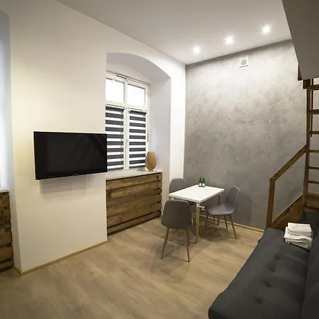 Golebia Hostel & Apartments